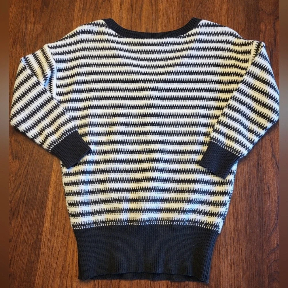 White House Black Market Womens Black White Chevron 3/4 Sleeve V-Neck Sweater XS